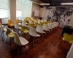 Meeting Rooms for Small Corporate Gatherings